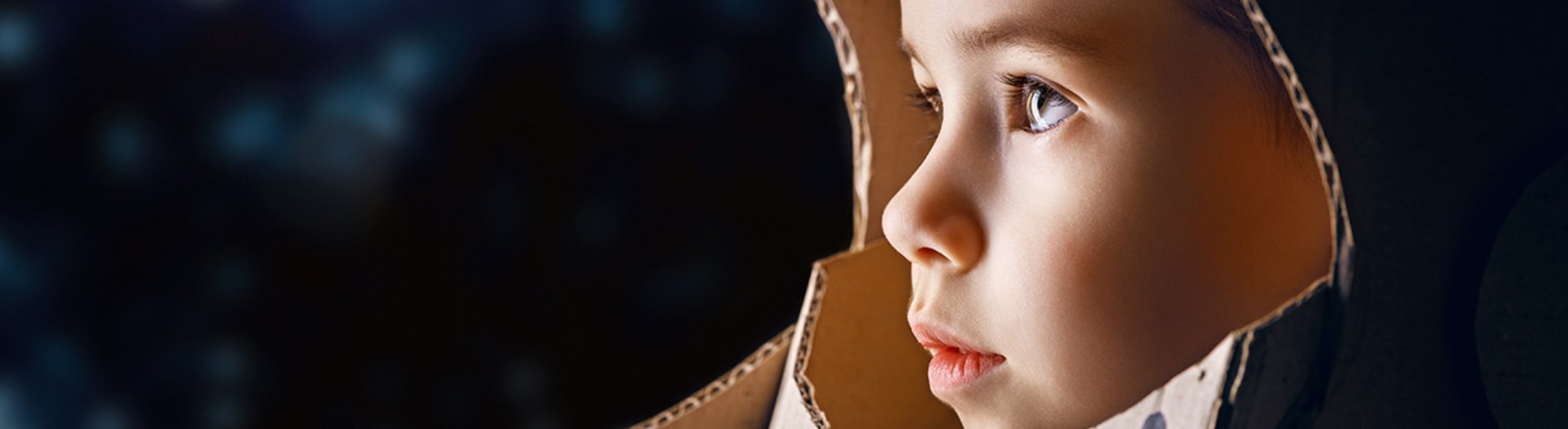 Child disguised in a theater class