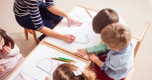 Enfants classe de maternelle bilingue