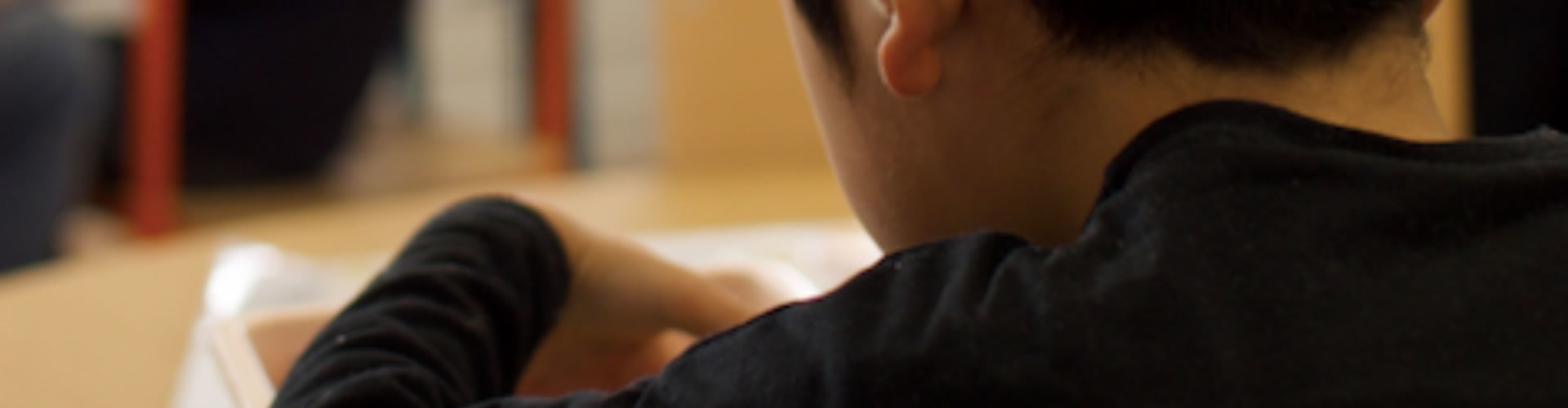 What is a typical day like at l'École Bilingue Chardin?