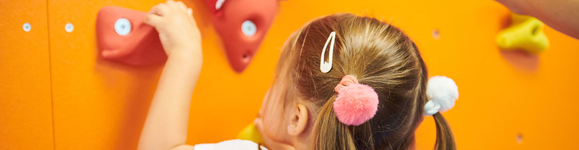 Is the school rhythm at a private nursery school different from that at a public nursery school?