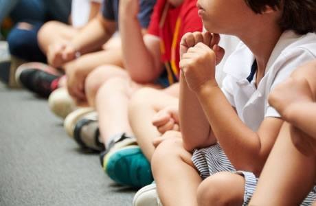 Quels sont les moyens mis en place par l'École Bilingue Chardin pour voir la progression des enfants ?