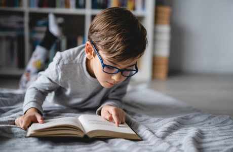 Reading in Grade 1 at École Bilingue Chardin