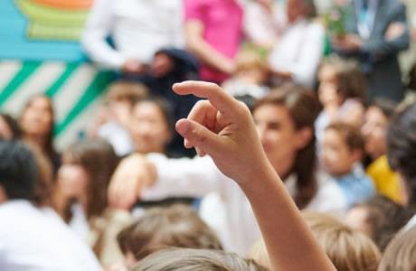 Les parents ne parlant pas anglais, peuvent-ils inscrire leur enfant dans une école primaire bilingue anglais ?